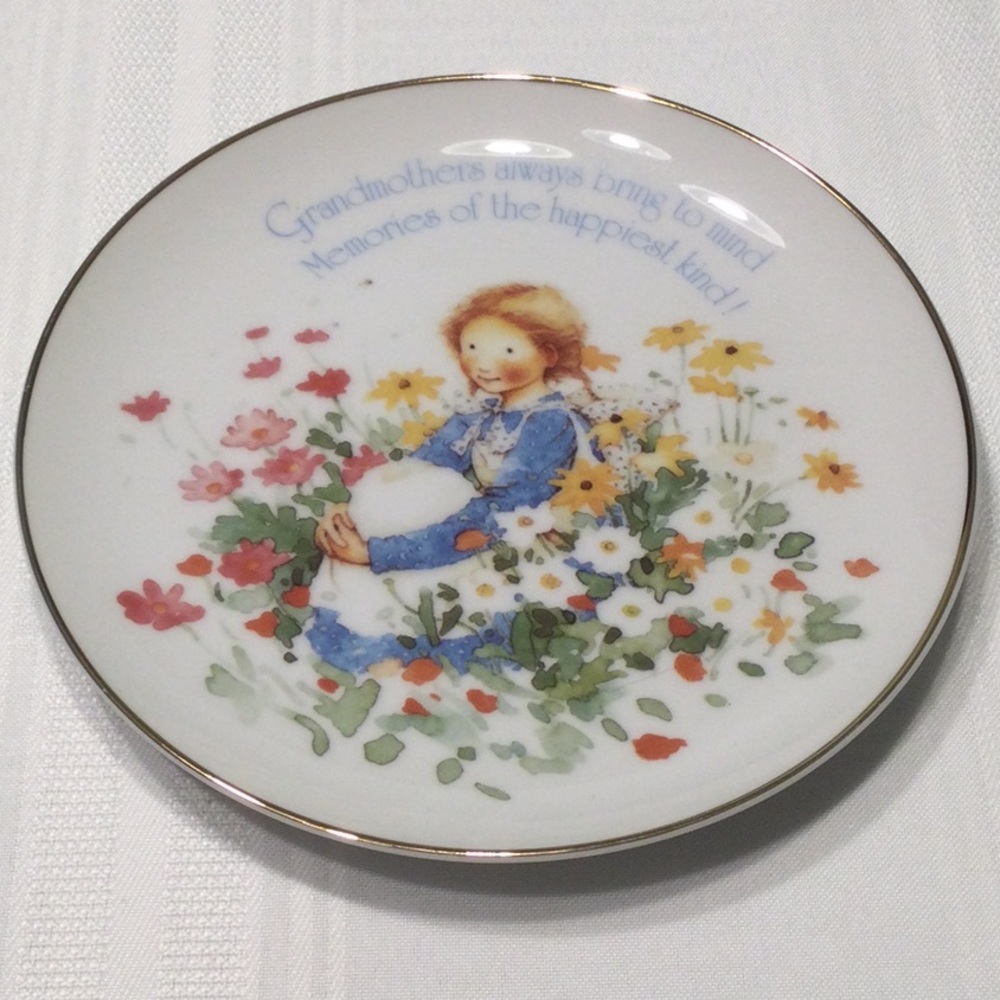 Holly Hobbie Lasting Memories Grandmother Plate​